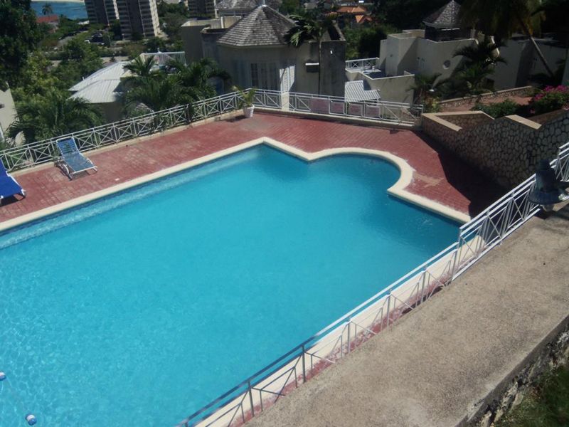 TWO BEDROOM/TWO BATH COLUMBUS HEIGHTS CONDO RENTAL. OCHO RIOS, JAMAICA